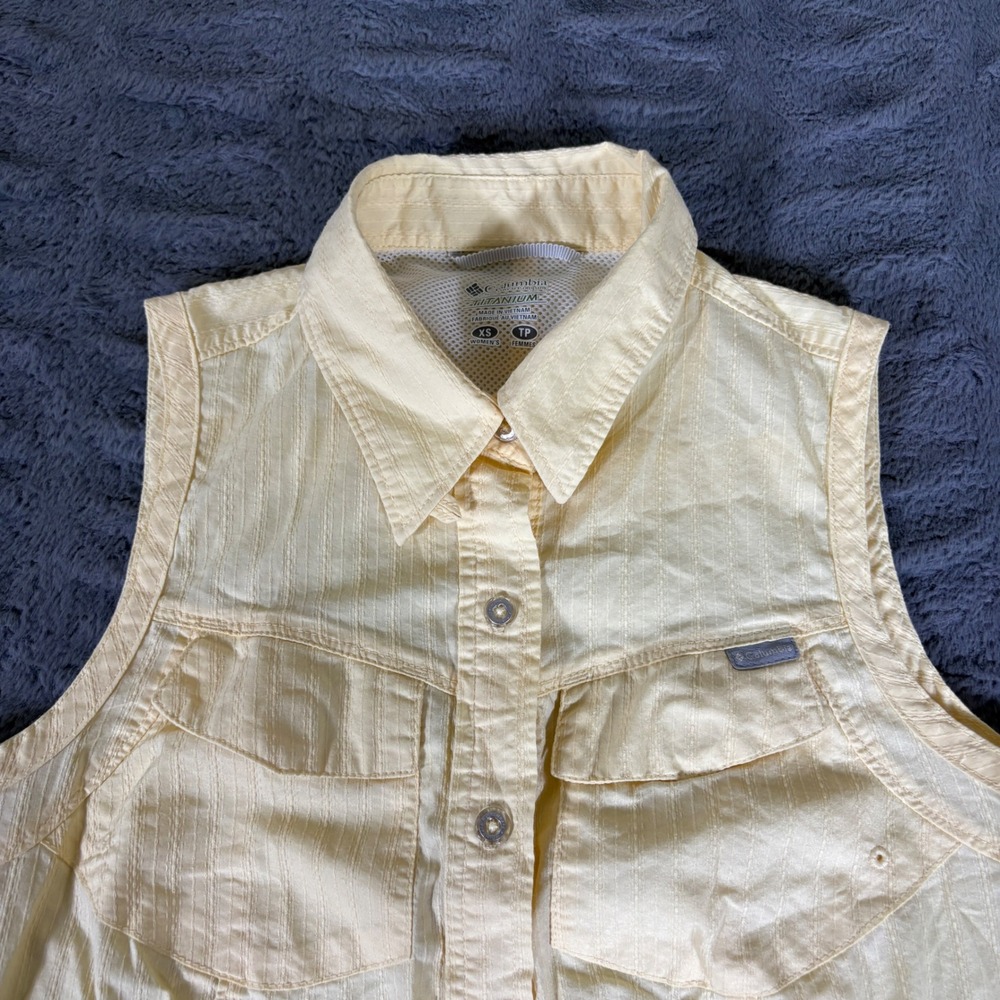 Columbia Titanium Womens XS Sleeveless Button Down Shirt Yellow Striped TL7220